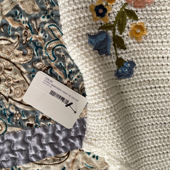 Blu Pepper White Crochet Floral Vest Top - Picture 5 of 5